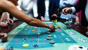 Live dealer casino table in a smartphone screen for Filipino user